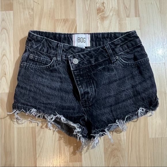 Urban Outfitters BDG Raw Hem Denim Shorts Black Asymmetrical Button Size 24 - Picture 1 of 6